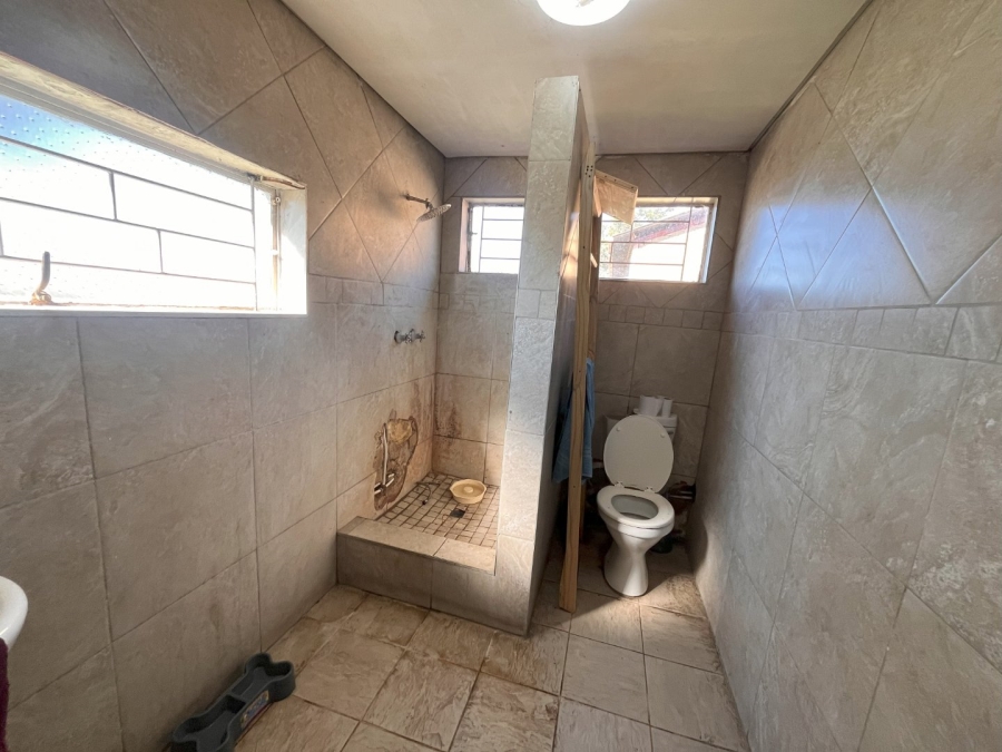 5 Bedroom Property for Sale in Levins Estate Free State